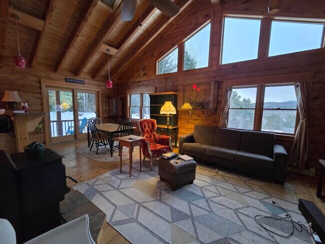 Foto del edificio - 18 Mirror Lk Hts