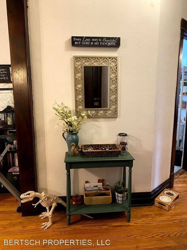 Foto del edificio - 2052 W Montrose Ave