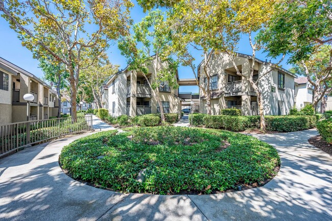 Foto del edificio - Oak Tree Court Apartment Homes