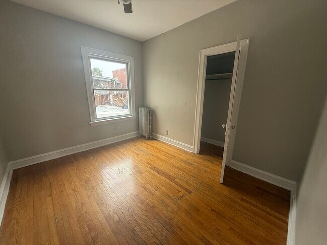Foto del edificio - 4165 N Milwaukee Ave