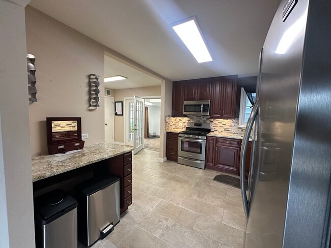 Foto del edificio - 439 Highview Ave