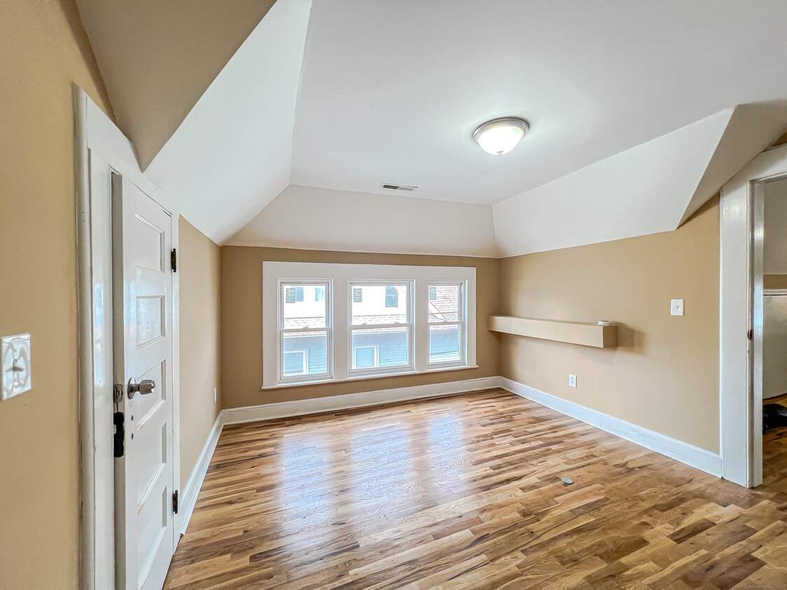 Foto principal - 63 Eaton St