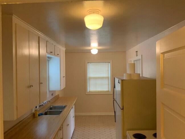 Building Photo - 16th & Olive Duplex