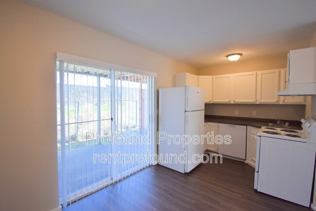 Building Photo - 738 NE 94th Ave