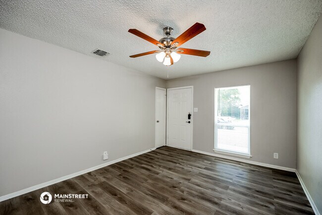Building Photo - 5015 Borchers Dr