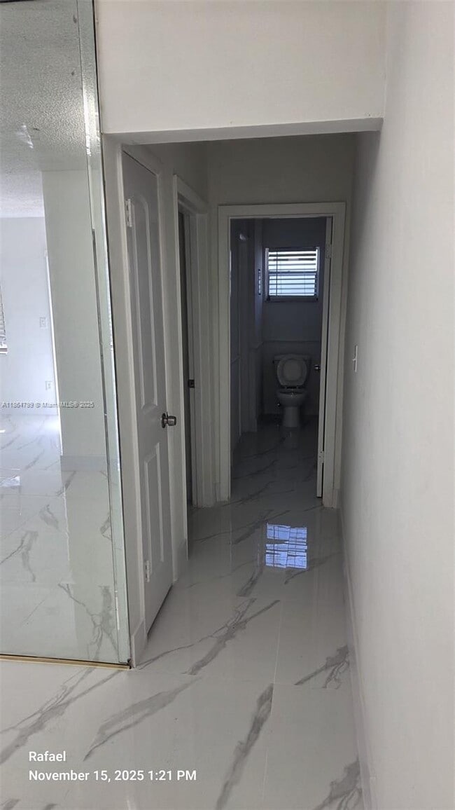 Foto del edificio - 3700 NW 62nd Ave