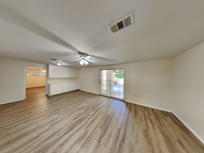 Foto del edificio - 456 E Millett Ave