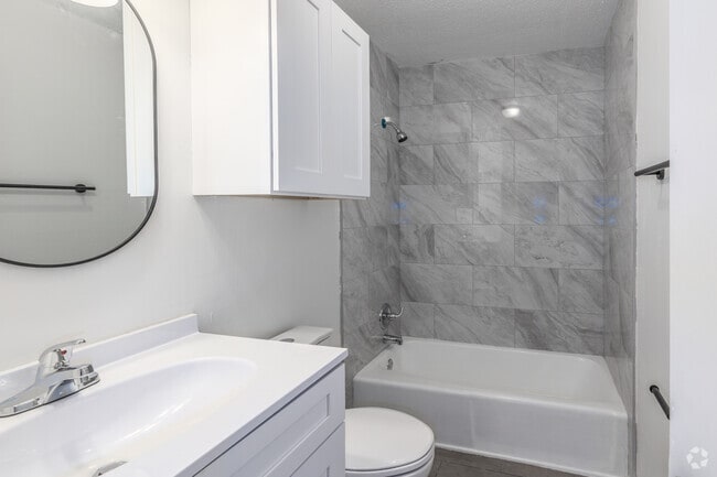 2BR, 1.5BA - 1,103SF - Bathroom - Pinewood Trace
