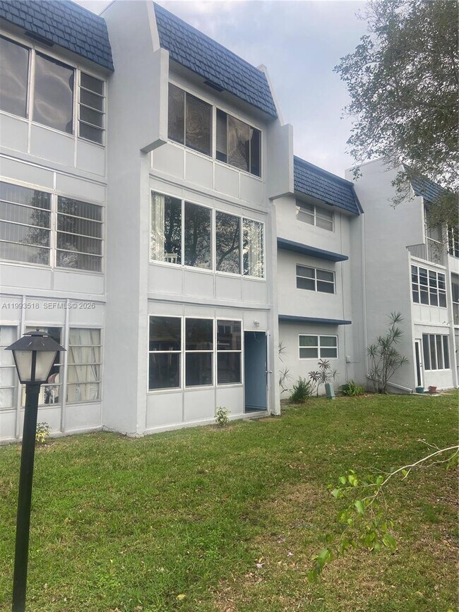 Foto del edificio - 7897 Golf Cir Dr