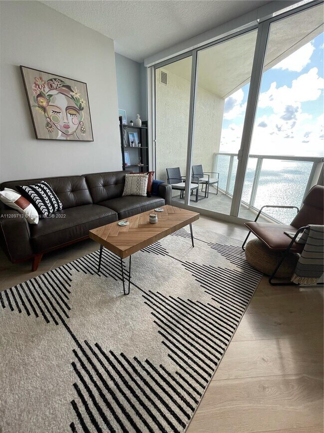 Foto del edificio - 16699 Collins Ave