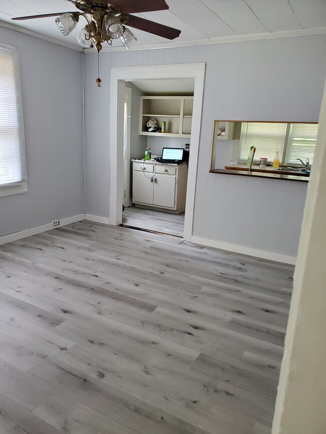 Dining room - 919 S Church St