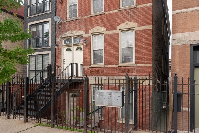 Building Photo - 1307 N Greenview Ave