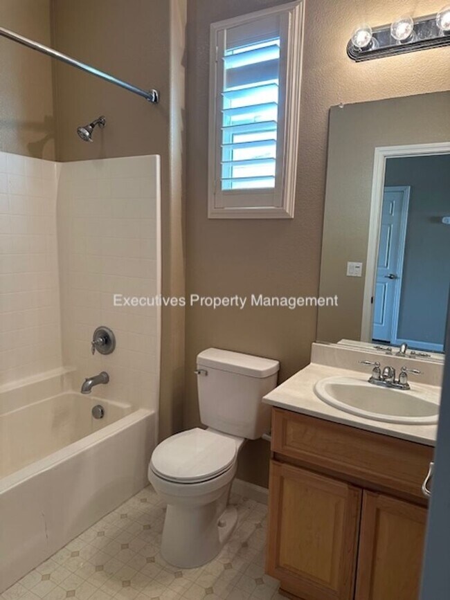 Foto del edificio - 518 Barclay Way