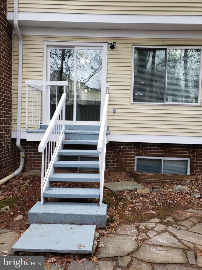 Building Photo - 23 Pine Ridge Ct