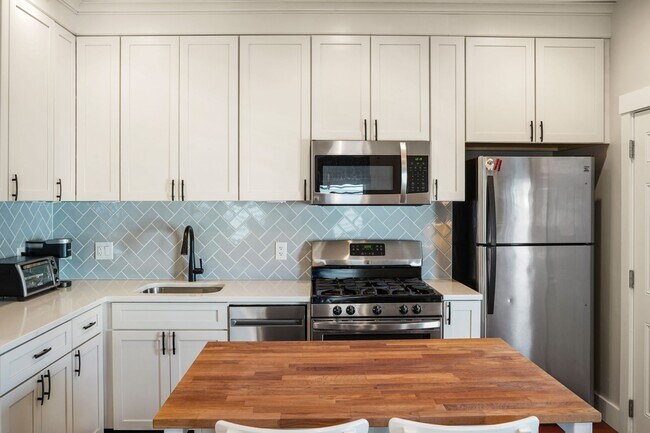 Foto del edificio - 596 E 2nd St