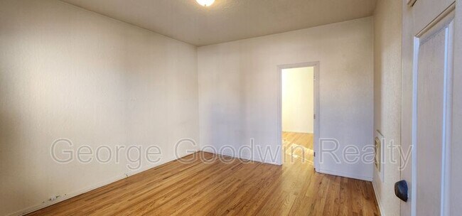 Building Photo - 1329 46th Ave