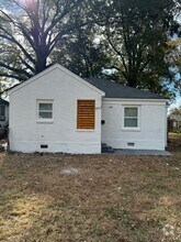 Building Photo - 2477 Boyle Ave