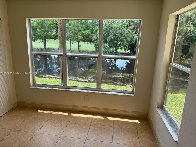 Building Photo - 457 Vista Isles Dr