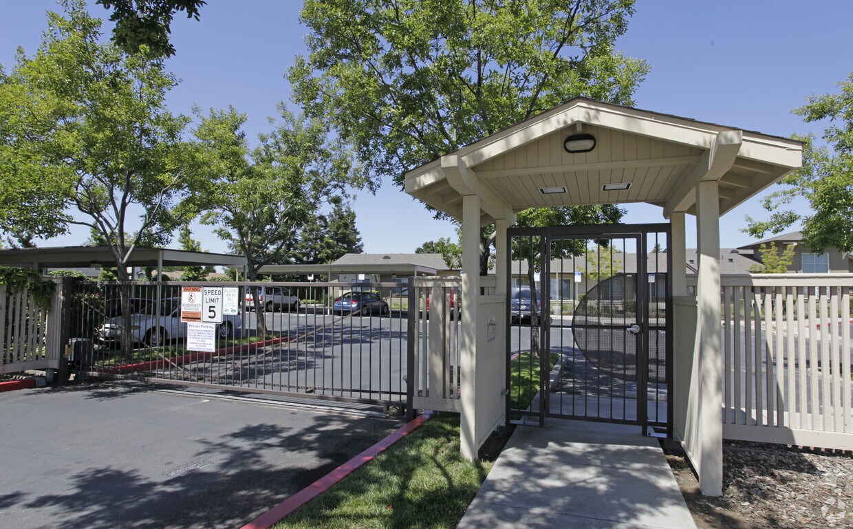 Foto del edificio - Silver Oak Apartments