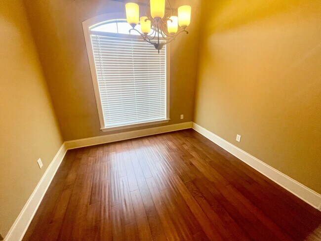 Foto del edificio - 117 Still House Creek Dr