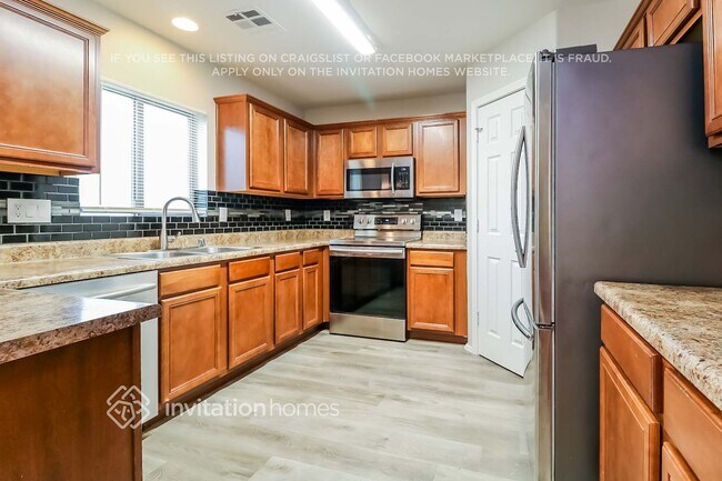 Building Photo - 16527 W Maricopa St