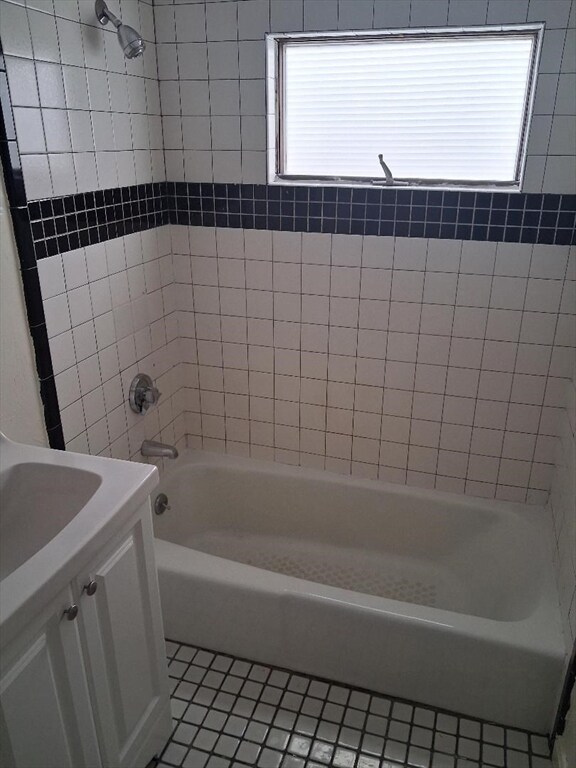 Building Photo - 101 Vine St