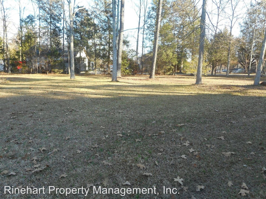 Building Photo - 1808 Shorewood Dr