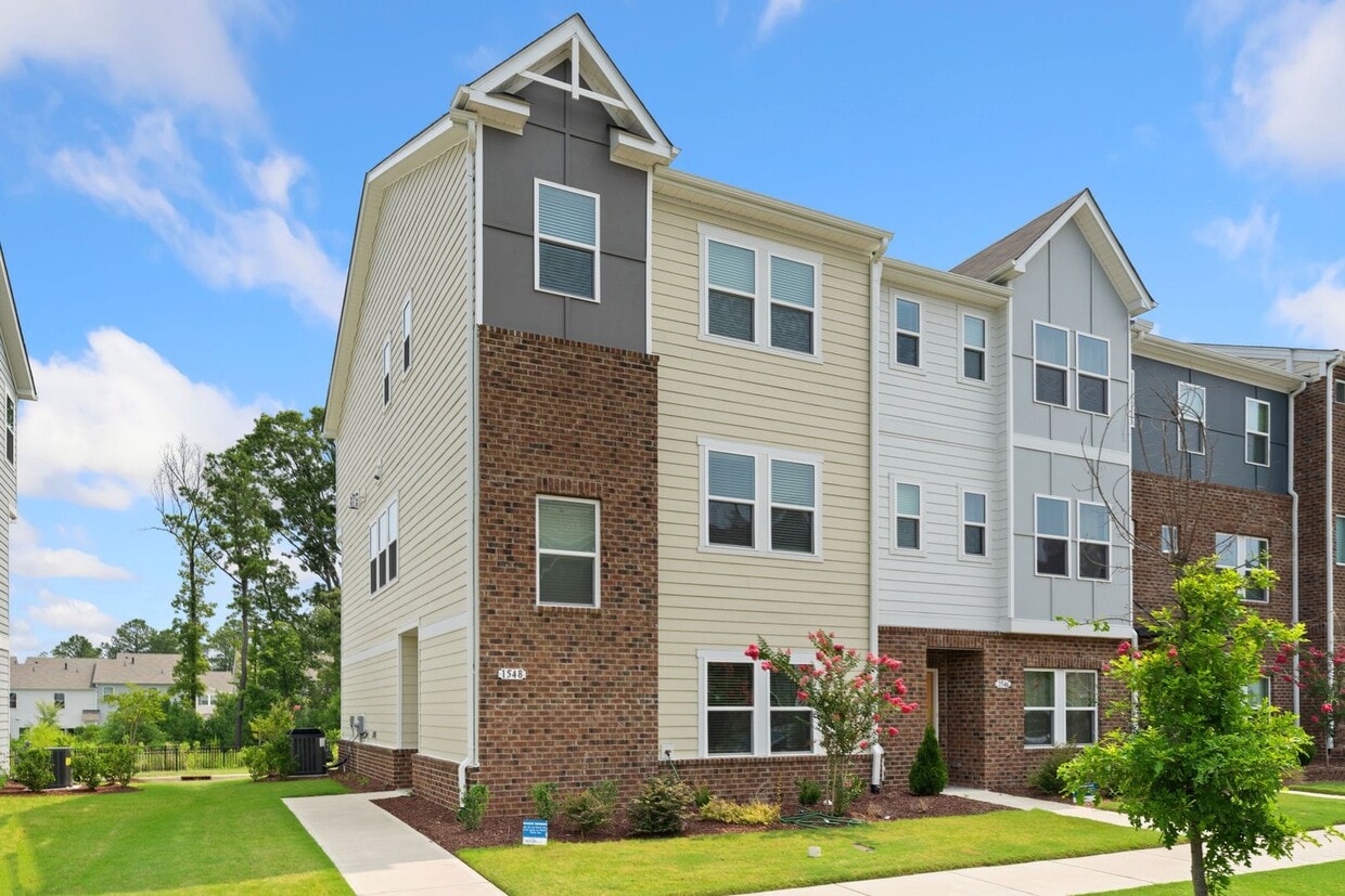 Available Early August! 4 Bed, 3.5 Ba in W... - Available Early August! 4 Bed, 3.5 Ba in W...