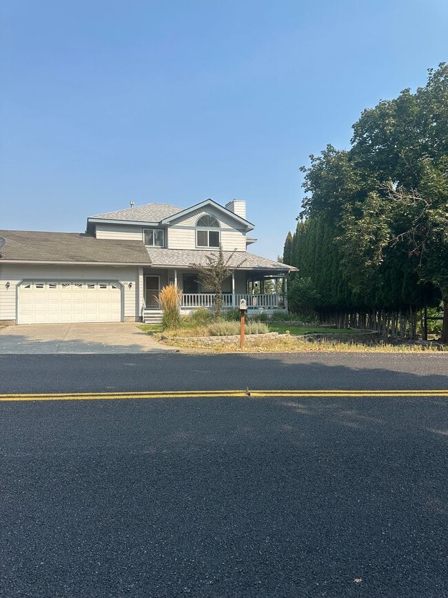 Building Photo - 1093 E Loch Haven Dr