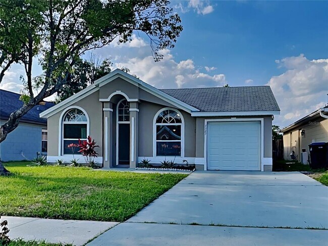 Foto del edificio - 7323 R J Cove Ct