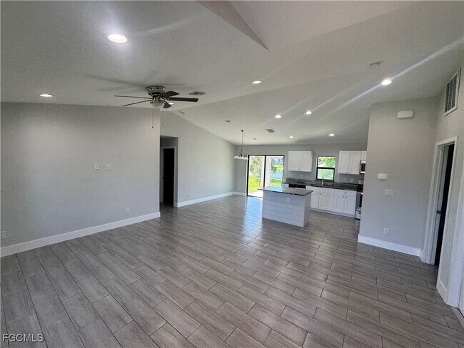 Foto del edificio - 2601 43rd St SW