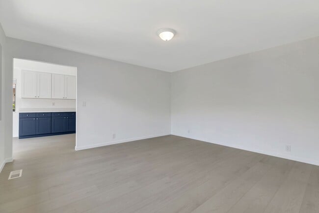 Building Photo - Renovated Duplex in the Heart of Silicon Valley!