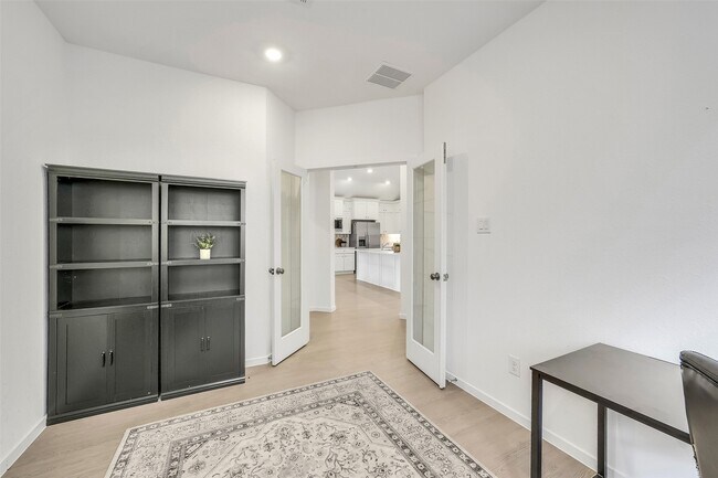 Building Photo - 6402 Golden Seaton Dr