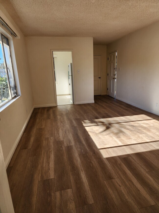 Foto del edificio - 3056 Luna Dr