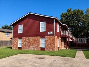 Building Photo - 804 Navidad St