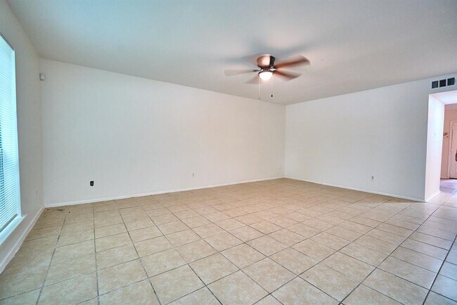 Foto del edificio - 6119 Fondren Rd