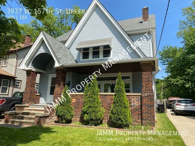 Foto del edificio - Updated 3-Bedroom Upper Unit!