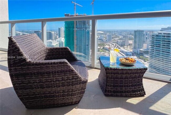 Foto del edificio - 465 Brickell Ave