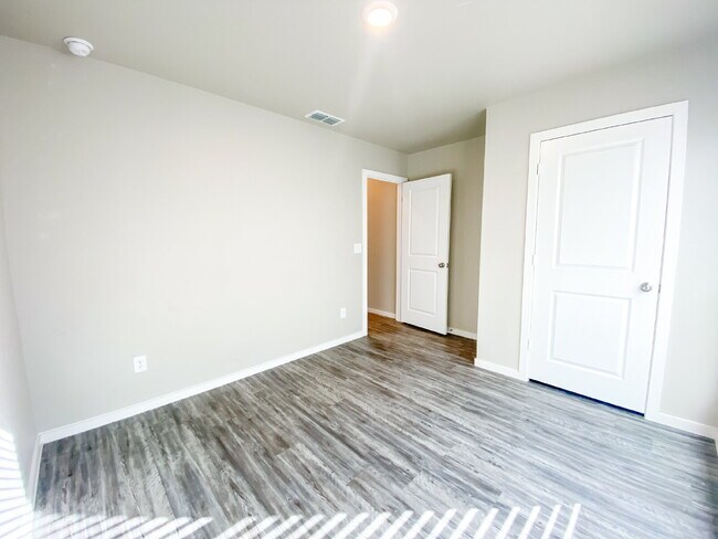 Foto del edificio - Adorable, 3/2/1 duplex in North Lubbock!