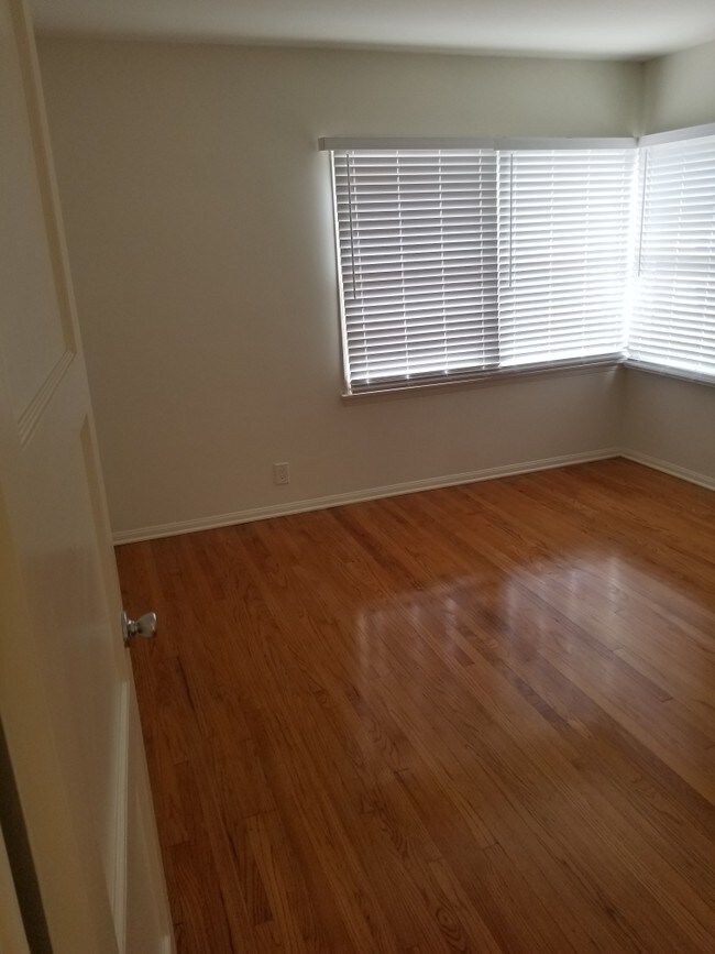 Foto del edificio - 3784 Rosewood Ave