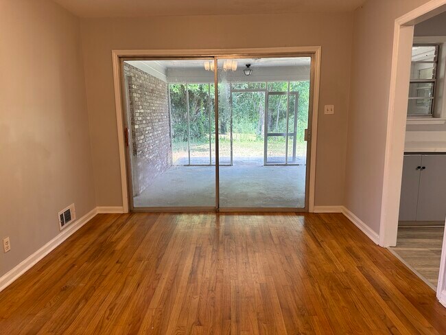 Foto del edificio - 1007 Riverbend Dr