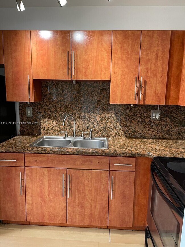 Foto del edificio - 1500 NE 127th St