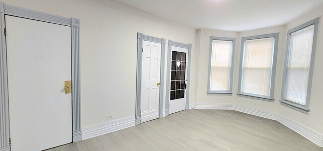 Foto del edificio - 3520 S Winchester Ave