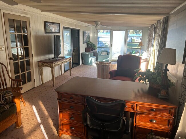 Building Photo - 500 Robin Ln