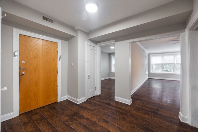Building Photo - 6300 N Oakley Ave