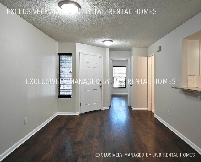 Foto del edificio - 5622 Pine Hill Ln