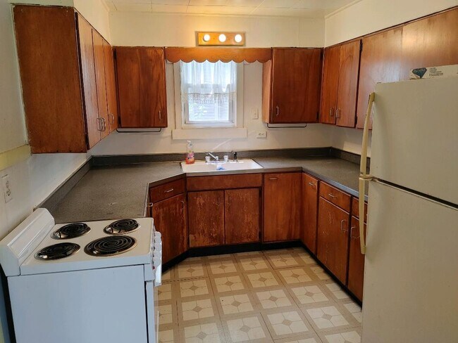 Eat in kitchen - 321 S College Ave