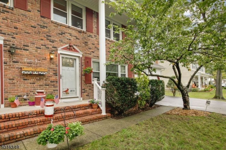 Primary Photo - 25 Forsythia Ln
