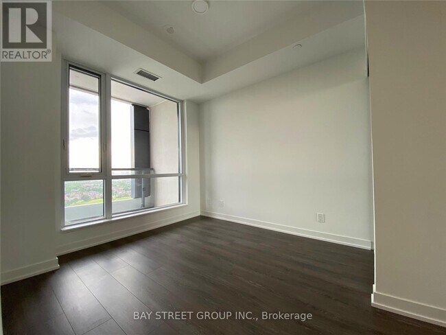Photo du bâtiment - 7950 Bathurst St