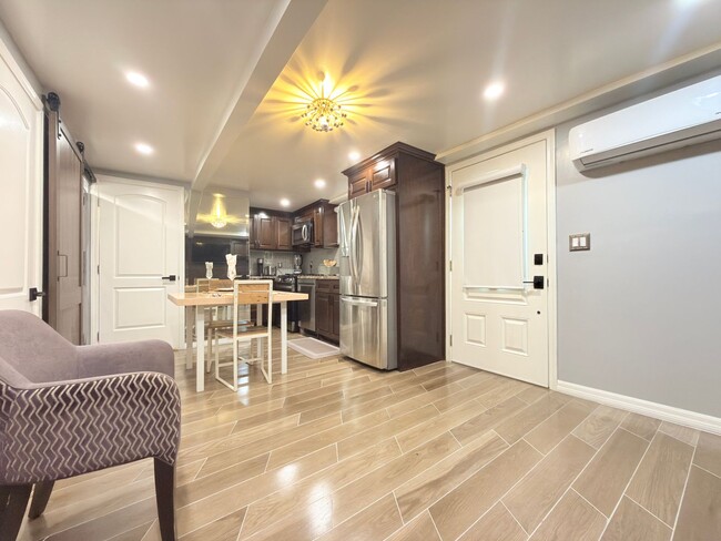 Building Photo - Vista Pl &amp; Marie Ave